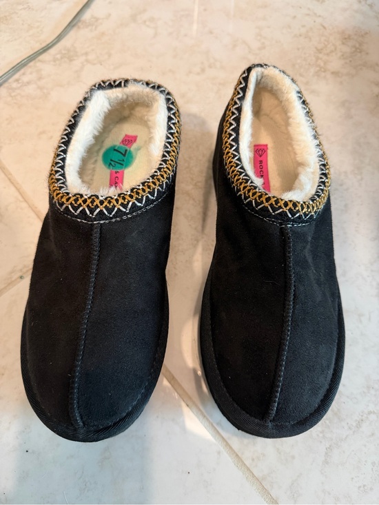 Rock & Candy Shoes - Women's Black Fleece-Lined Slip-On Slippers Mules